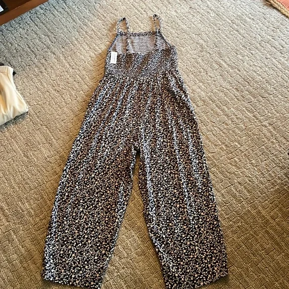 Old navy ankle length jump suit - Picture 2 of 2